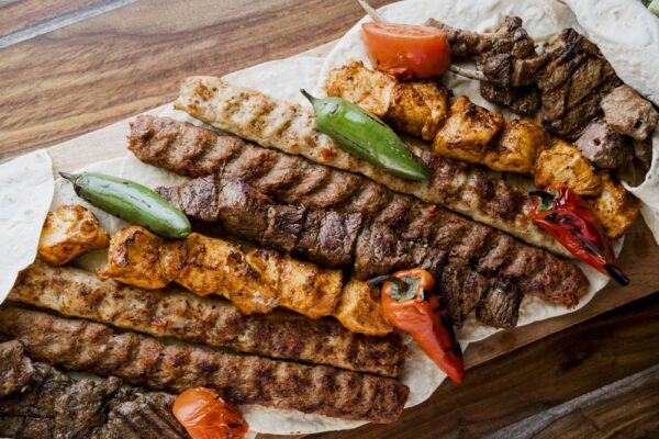 1kg mix bbq (2 shish tawouk, 2 shish kebab, 3 beef kafta, 3 chicken kafta kebabs )